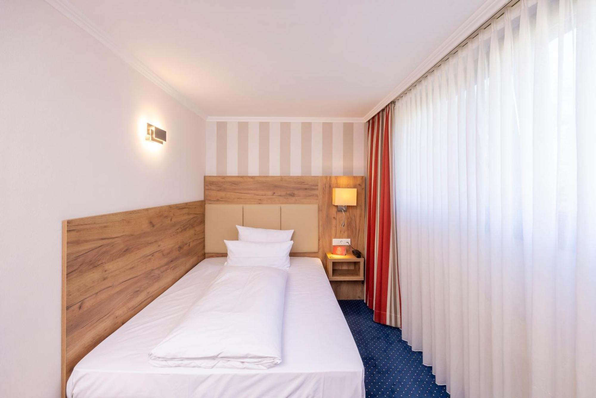 Parkhotel Hohenfeld 4*